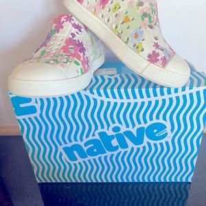 Native girls shoes C7
